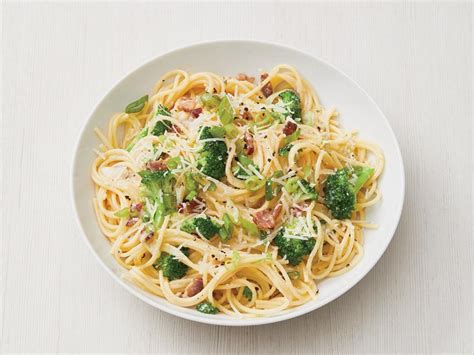 spaghetti carbonara broccoli spek